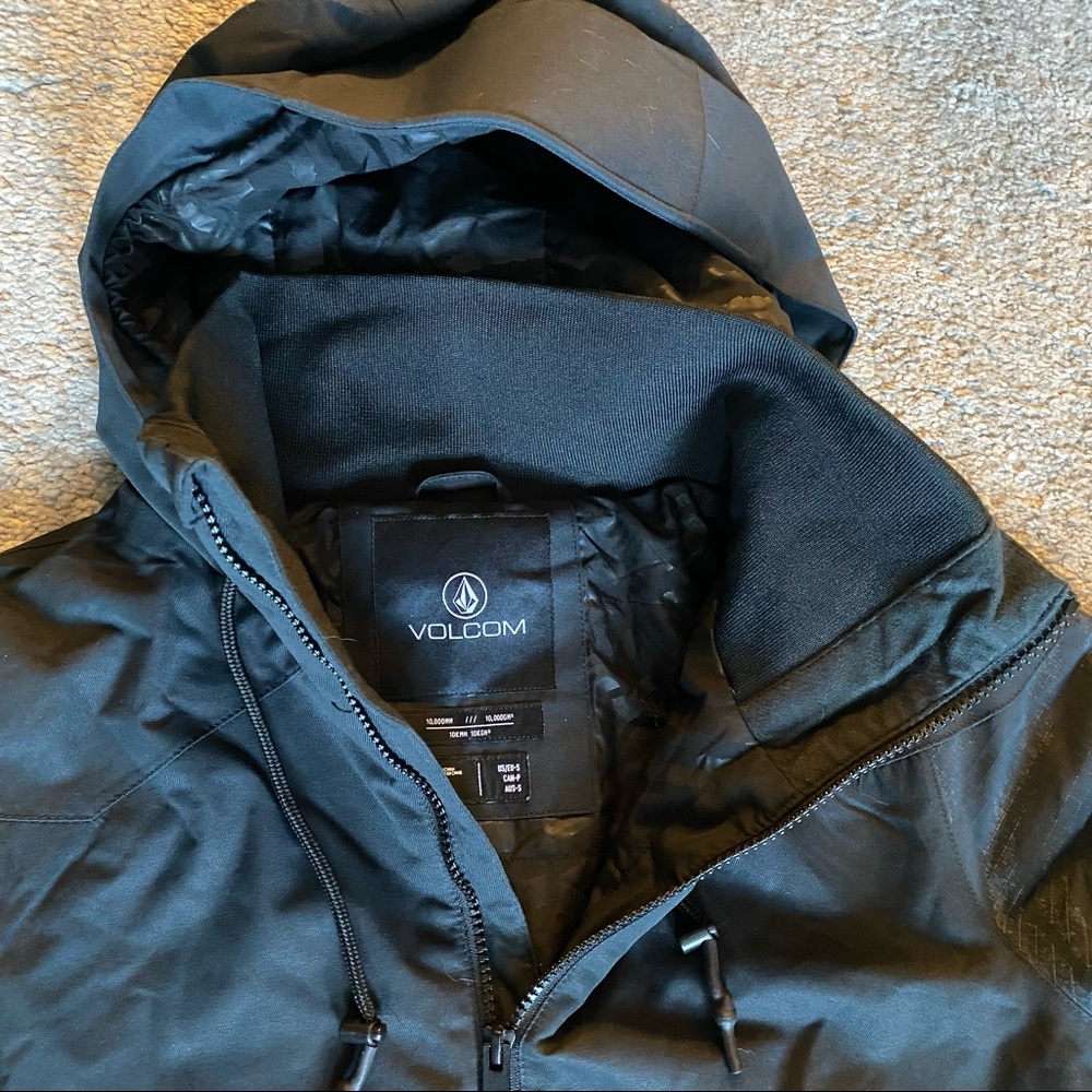 Volcom Snowboard Jacket With Hood Like New - image 3